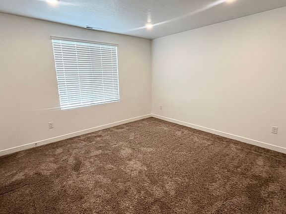 4th image of 1136 E Trident Dr