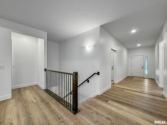 3rd image of 4444 Chestnut Dr