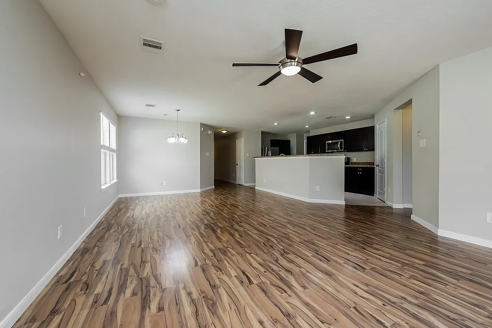 3 bed, 2.0 bath, 1686 sqft, $1,810 — Photo 4