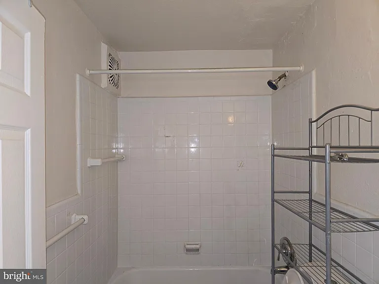 6135 Old York Rd #1/2-1 — Photo 16