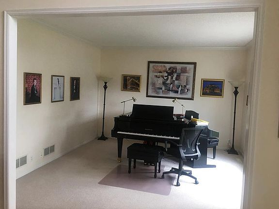 5th image of 4060 Everest Ln N