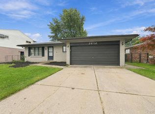 2612 Michael Dr, Sterling Heights, MI 48310