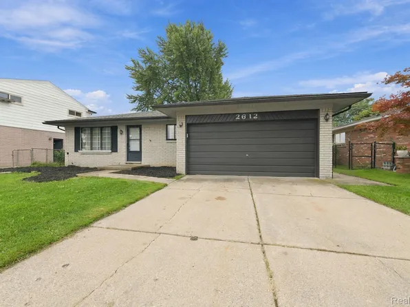 2612 Michael Dr, Sterling Heights, MI 48310