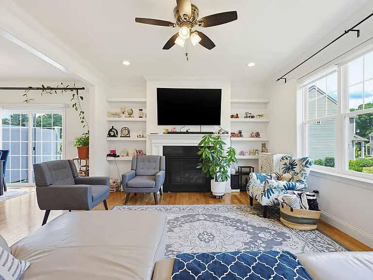 2 Evergreen Dr #1 — Photo 4