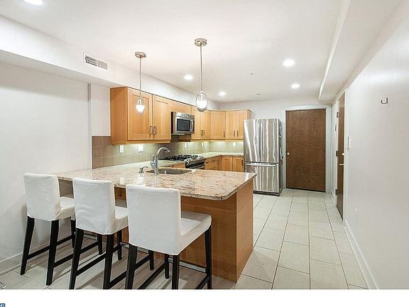 4th image of 4240 Pine St #B