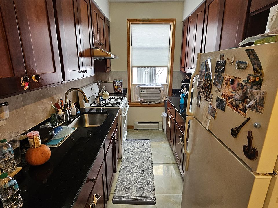 1st image of 2270 E 22nd St #1