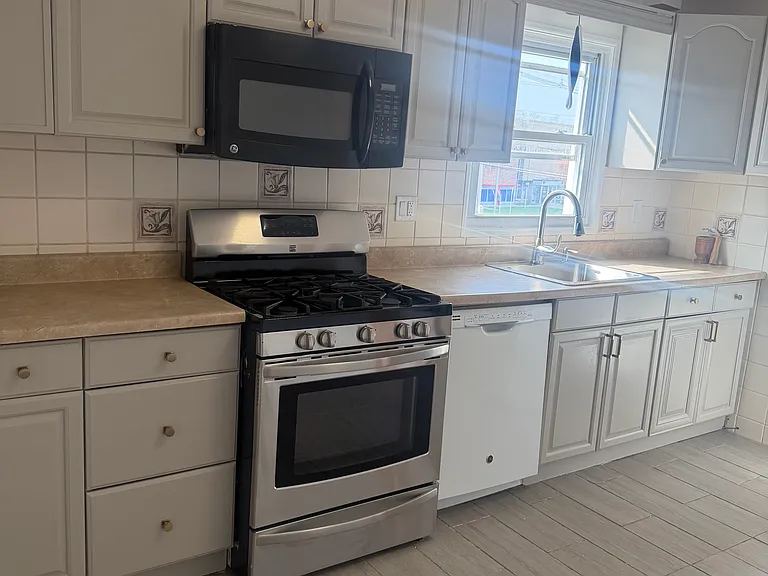 821 Dewey St #2 — Photo 5