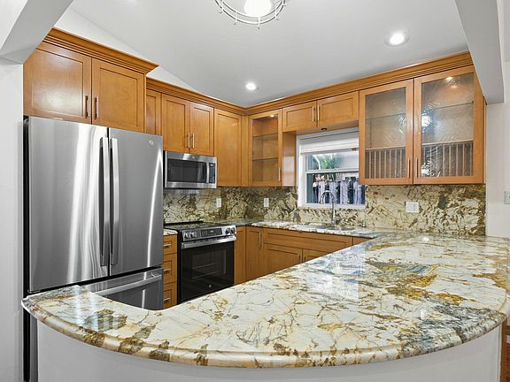 2nd image of 605 SW 15th Street