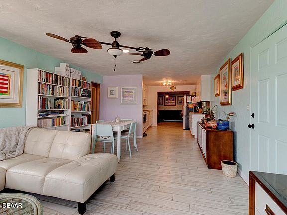 5th image of 8 Poinsettia Dr