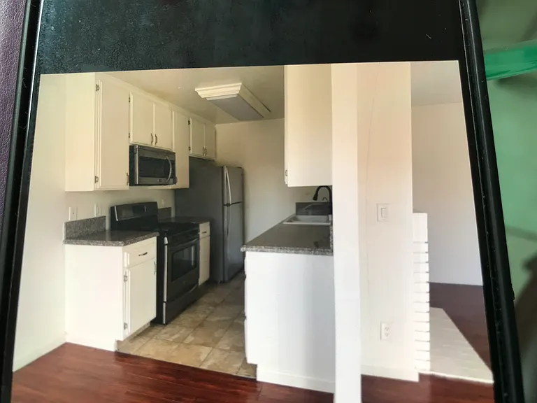 501 E Magnolia Blvd — Photo 2