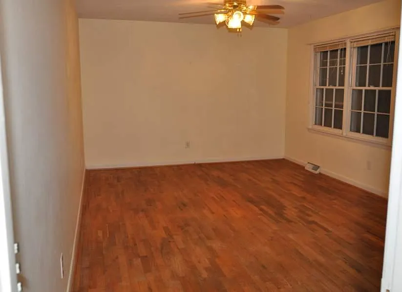 3 bed, 1300 sqft, $2,600 — Photo 3