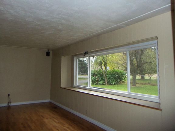 3rd image of 608 W Roanoke St