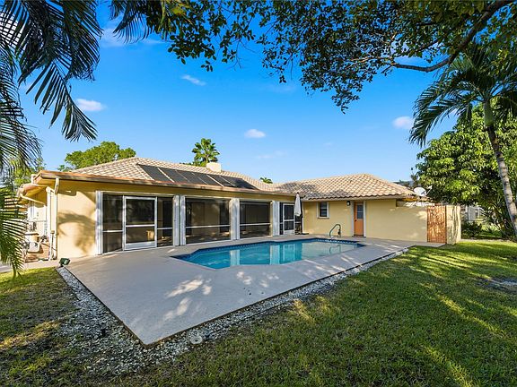 4th image of 11060 Lakeview Drive