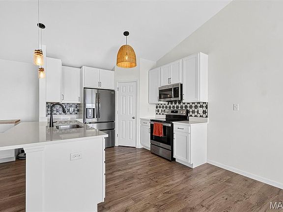 5th image of 724 Palisades Dr
