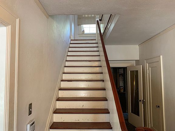 4th image of 3245 Park St N