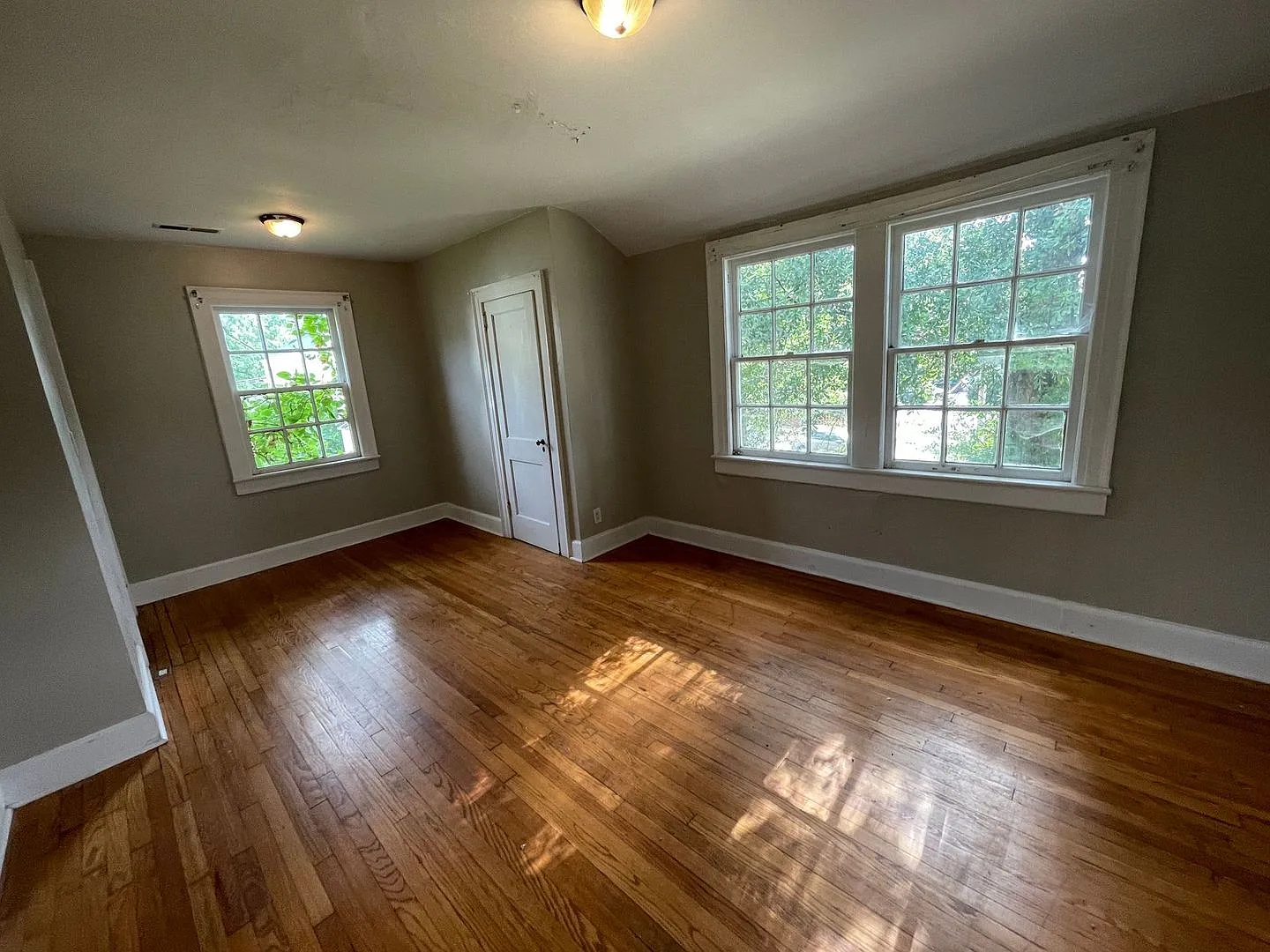 SH054-703 N Lafayette Street — Photo 4
