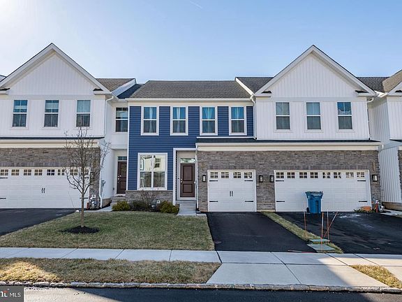 2nd image of 204 Wystone Ct
