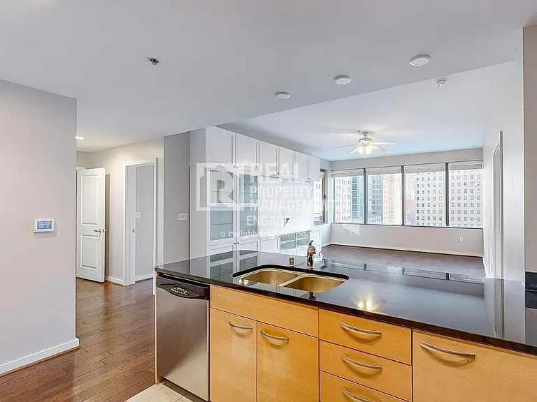 1200 Main St #910 — Photo 13