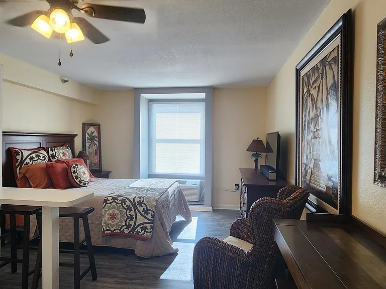 224 E Garden St #443 — Photo 8