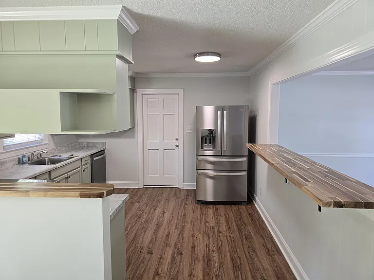 104 Karol Dr — Photo 10