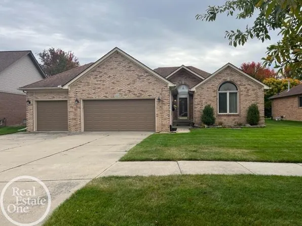 36578 Saint Clair Dr, New Baltimore, MI 48047