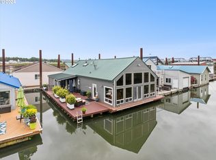 2630 N Hayden Island Dr SLIP 33, Portland, OR 97217