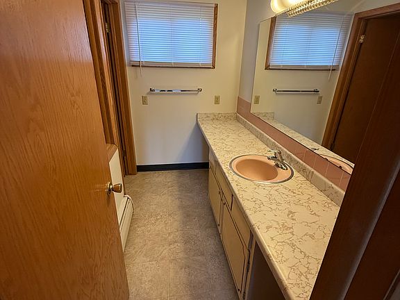 3rd image of 6210 Mineral Point Rd APT 6