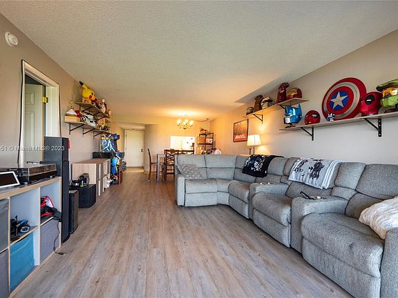 3rd image of 3955 N Nob Hill Rd APT 411