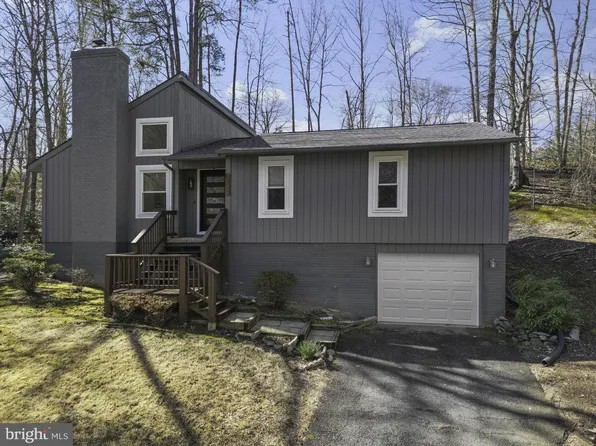 2139 Harpoon Dr, Stafford, VA 22554