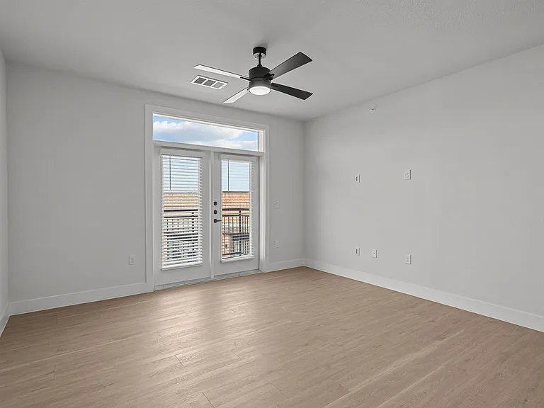 Eastpoint Apartments — Photo 16