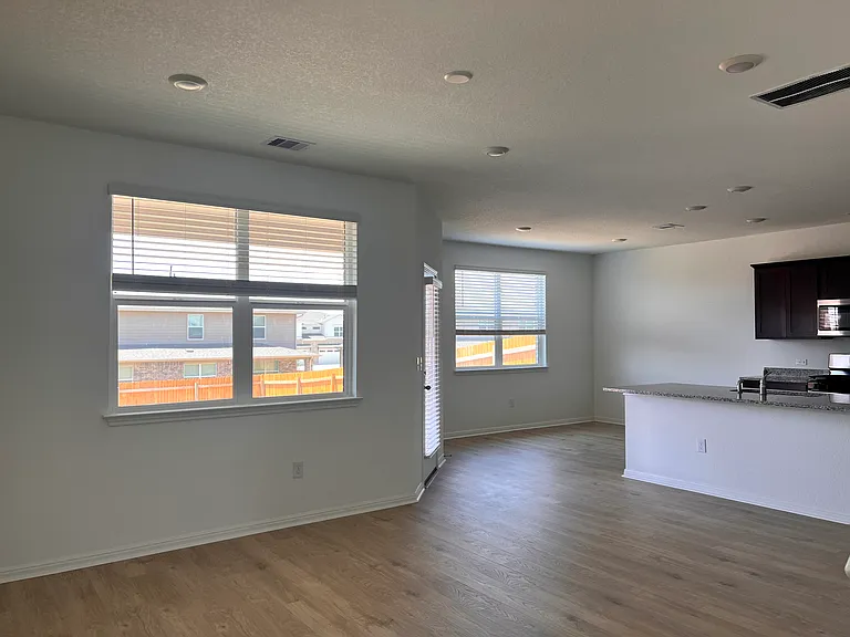 220 Saide St — Photo 5