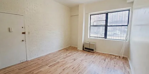 611 Gates Avenue, #1A