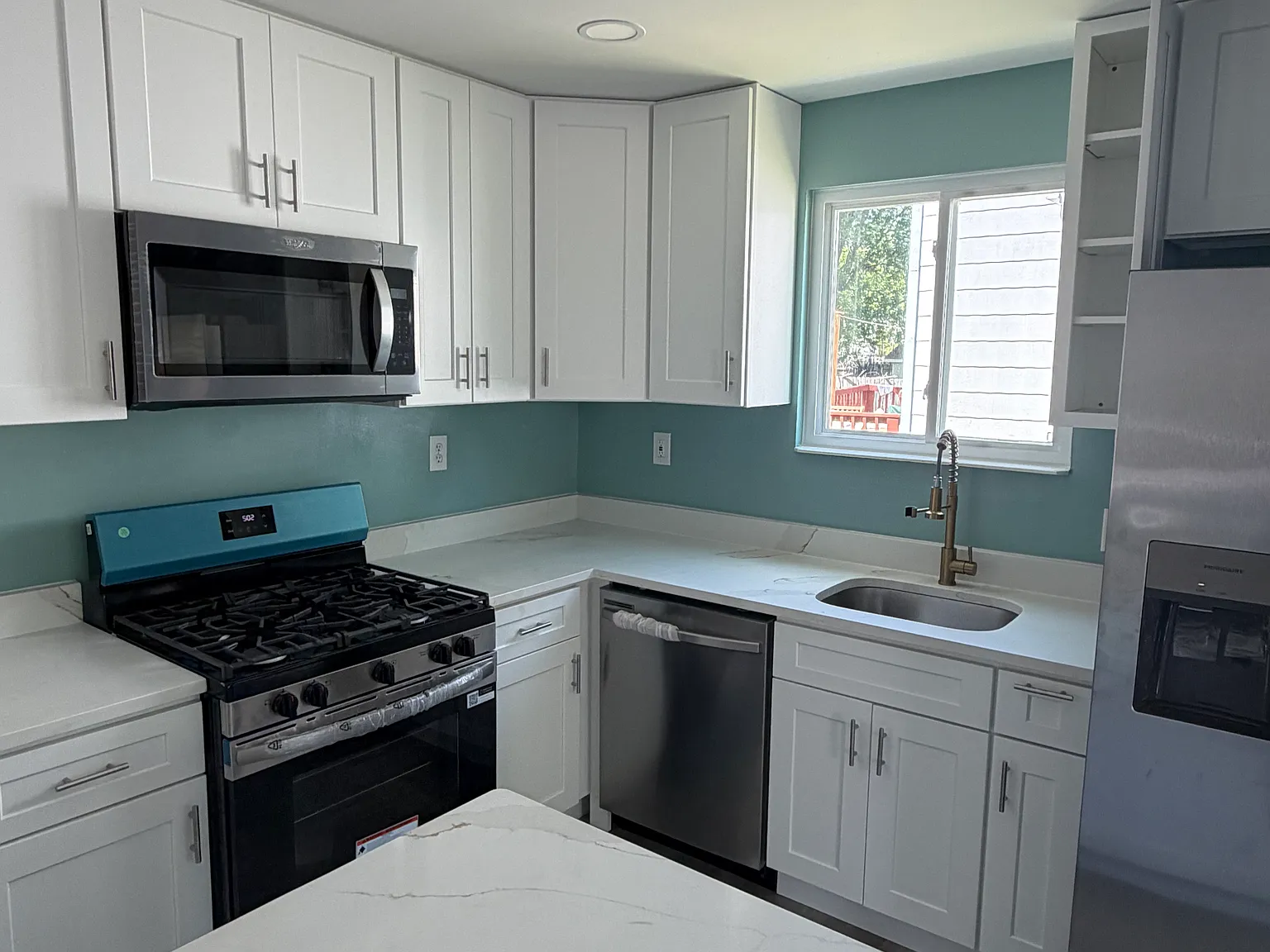 5 bed, 1945 sqft, $3,950 — Photo 2
