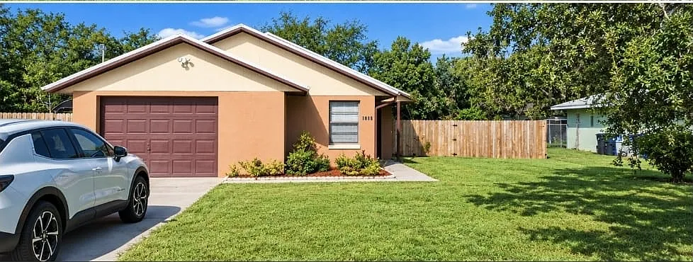 2 bed, 1085 sqft, $1,449 — Photo 2