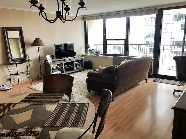 1560 N Sandburg Ter #803 — Photo 2