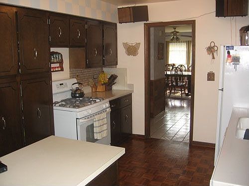 2nd image of 418 Arbor Ln