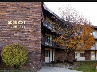 2303 Holiday Ter APT 41, Lansing, IL 60438