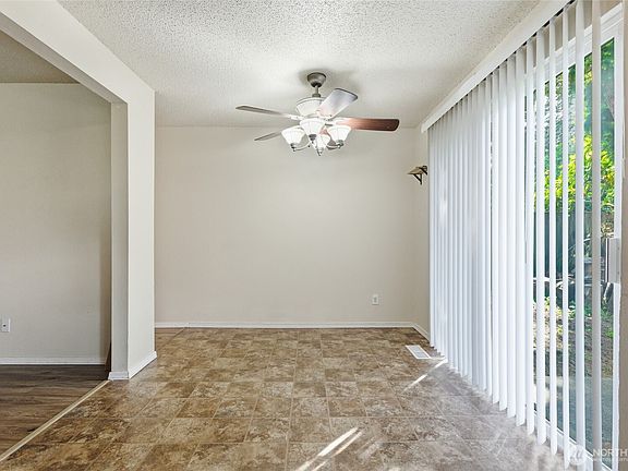 5th image of 709 Enterprise Drive NE