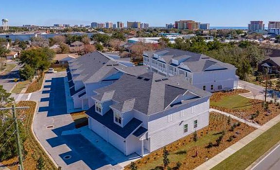 3rd image of 100 Beach Dr #12