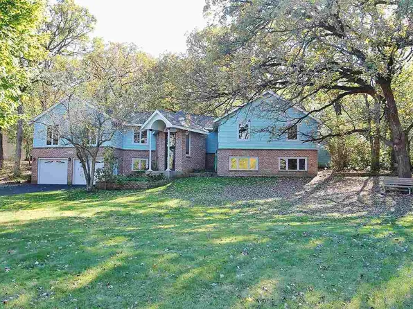 10479 Palace Ct, Roscoe, IL 61073