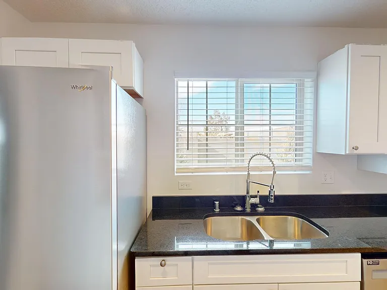 2 Bed Contemporary Town Homes in Fantastic North Valley Community — Photo 48