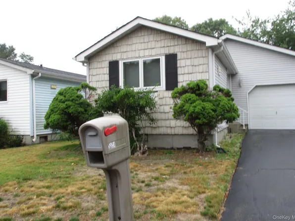 5131 Village Circle E, Manorville, NY 11949