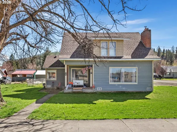 206 W 1st St, Wallowa, OR 97885