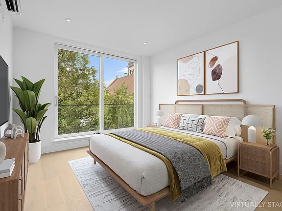 4th image of 499 Van Buren St APT 4