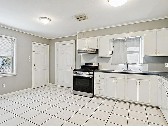 3rd image of 307 Alexander Dr