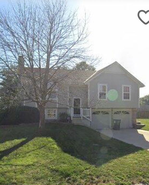 2513 SE Winchester Dr - Property Image
