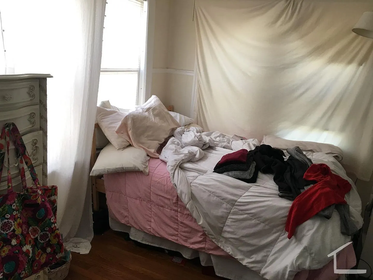 Large 3 bed with parking — Photo 4
