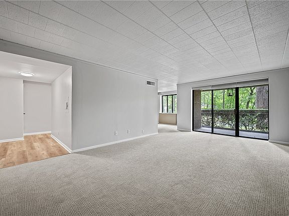 3rd image of 201 Grant St APT 109