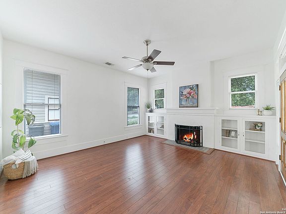 3rd image of 506 E MULBERRY AVE