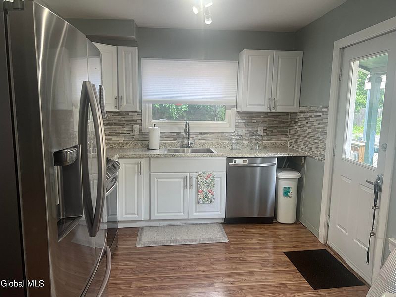 4th image of 127 Clayton Road